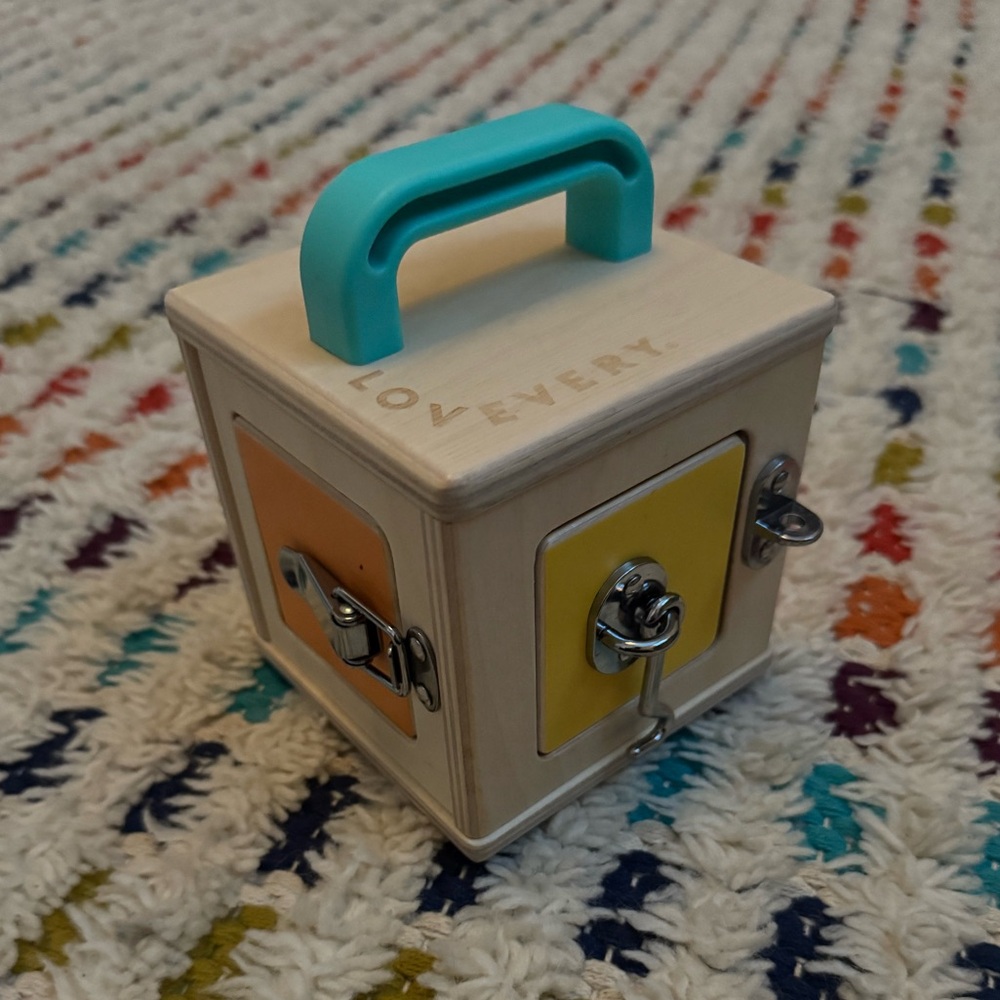 Lovevery Lockbox The Realist Play Kit
Months 19, 20, 21